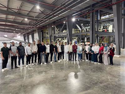 صورة جماعية لطلاب خلال زيارة Chemical Seed Company 1